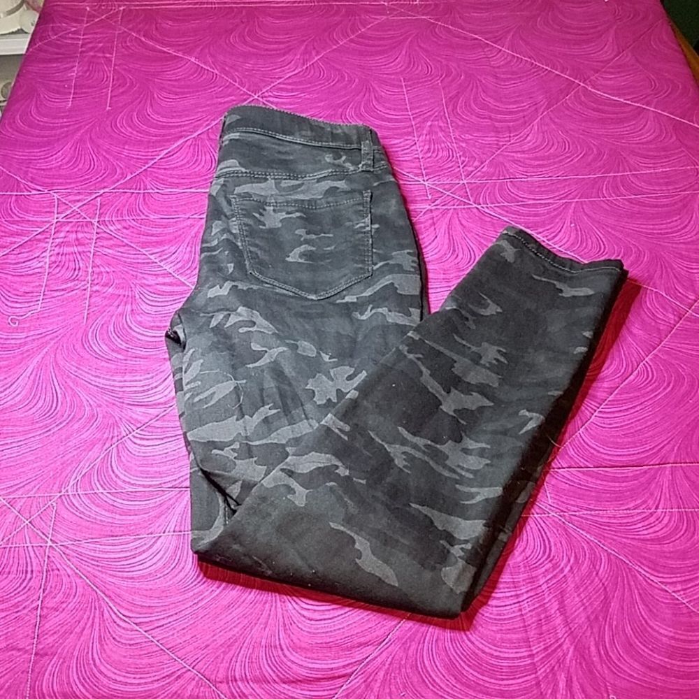 ✔ 5 for $25 Vanilla Star Pull on jeggings small